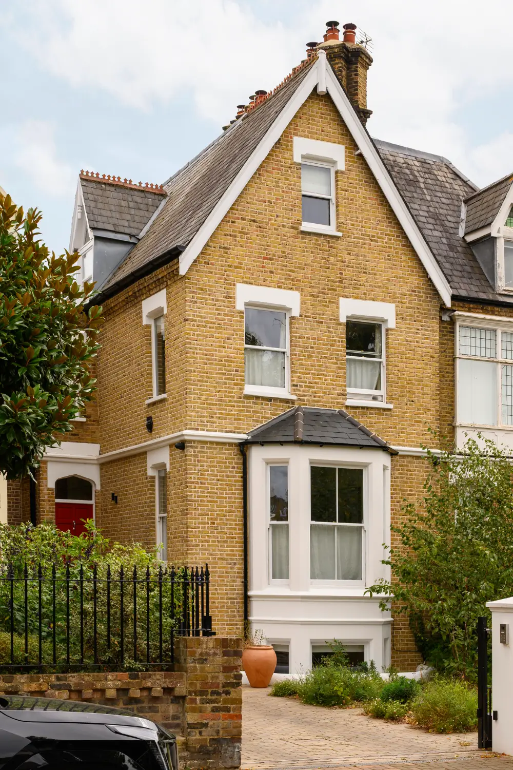 Downton Abbey Actress Michelle Dockery Puts Her Colorful London Townhouse on the Market 28 michelle-dockery-west-london-townhouse-nordroom