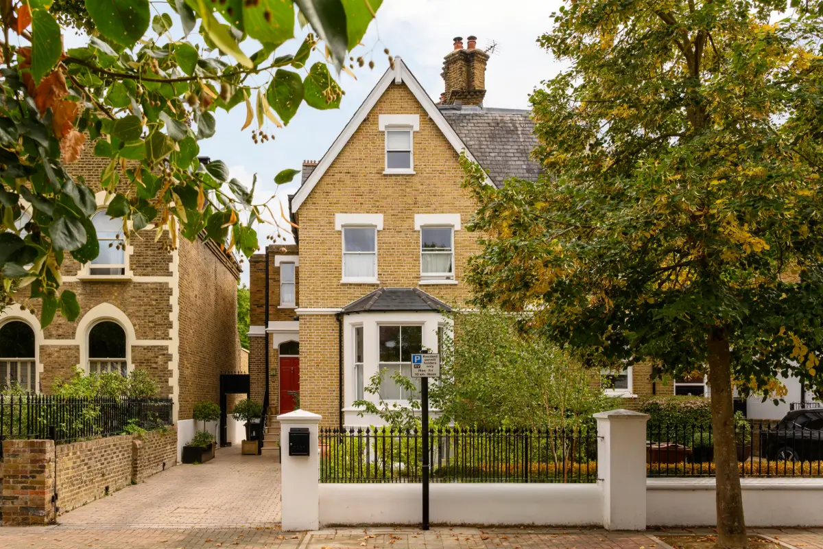 Downton Abbey Actress Michelle Dockery Puts Her Colorful London Townhouse on the Market 1 michelle-dockery-west-london-townhouse-nordroom