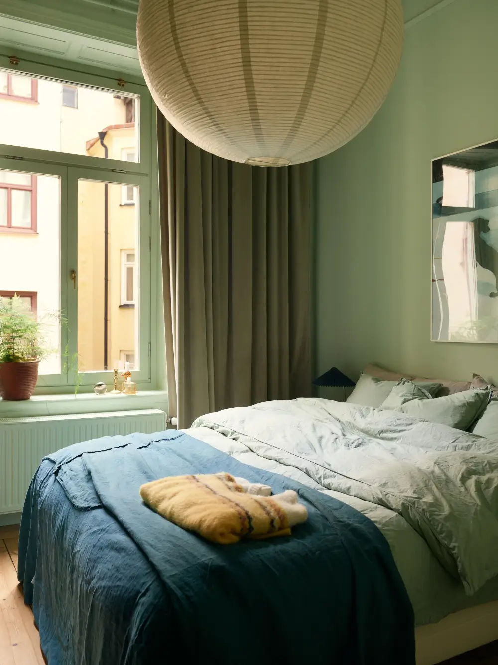 Before & After: A Colorful, Modern Update for a Late 19th-Century Apartment 38 pink-kitchen-painted-green-joinery-late-19th-century-stockholm-apartment-nordroom