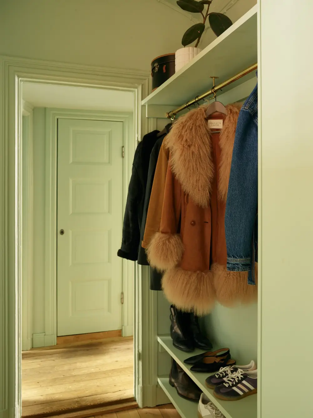 Before & After: A Colorful, Modern Update for a Late 19th-Century Apartment 48 pink-kitchen-painted-green-joinery-late-19th-century-stockholm-apartment-nordroom