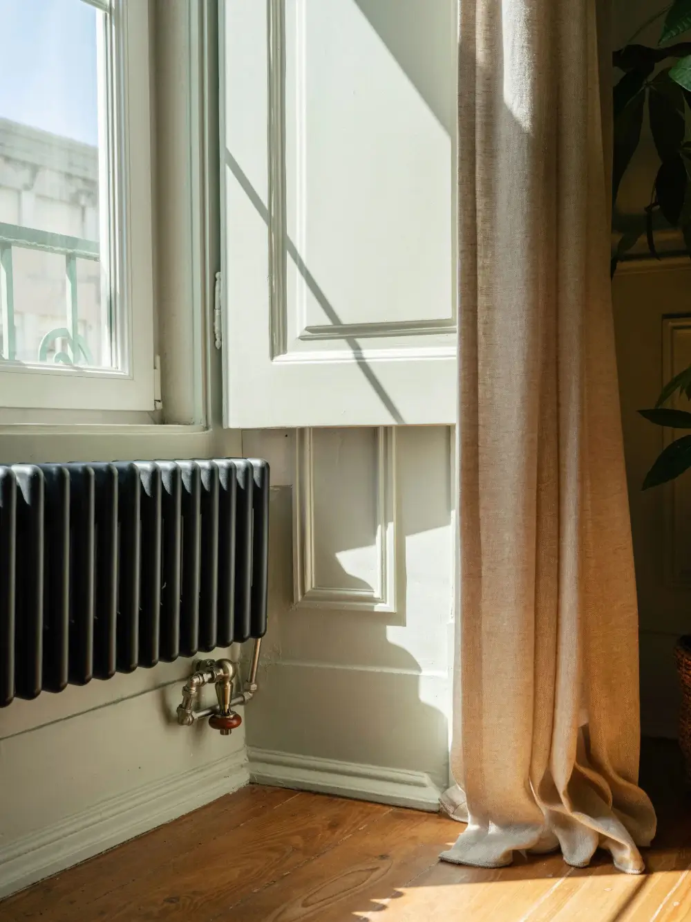A Renovated Lisbon Apartment near Gulbenkian Gardens 10 preserved-details-renovated-historic-apartment-lisbon-nordroom