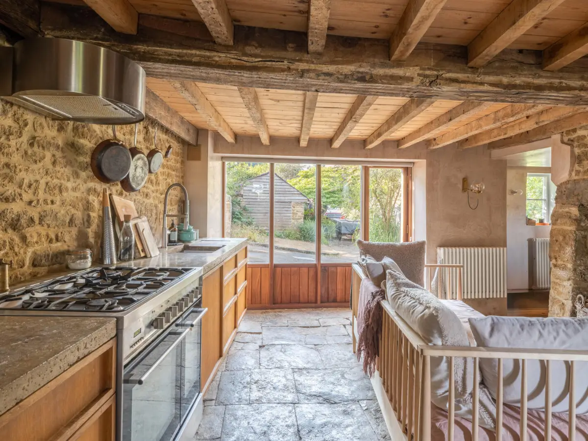 Pink Plaster Walls and Original Elements in a Renovated 18th-Century Thatched Cottage 8 renovated-18th-century-cottage-english-countryside-nordroom