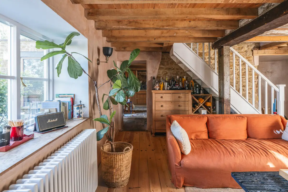 Pink Plaster Walls and Original Elements in a Renovated 18th-Century Thatched Cottage 5 renovated-18th-century-cottage-english-countryside-nordroom