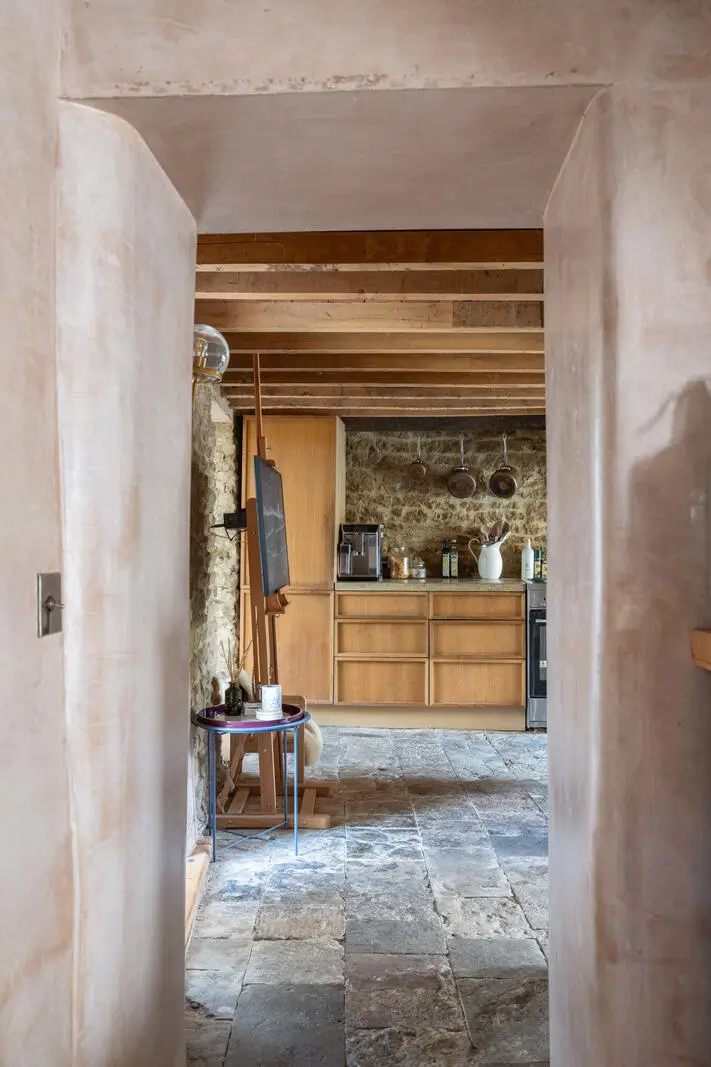 Pink Plaster Walls and Original Elements in a Renovated 18th-Century Thatched Cottage 7 renovated-18th-century-cottage-english-countryside-nordroom