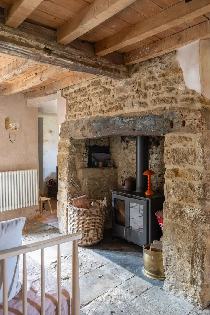 Pink Plaster Walls and Original Elements in a Renovated 18th-Century Thatched Cottage 12 renovated-18th-century-cottage-english-countryside-nordroom