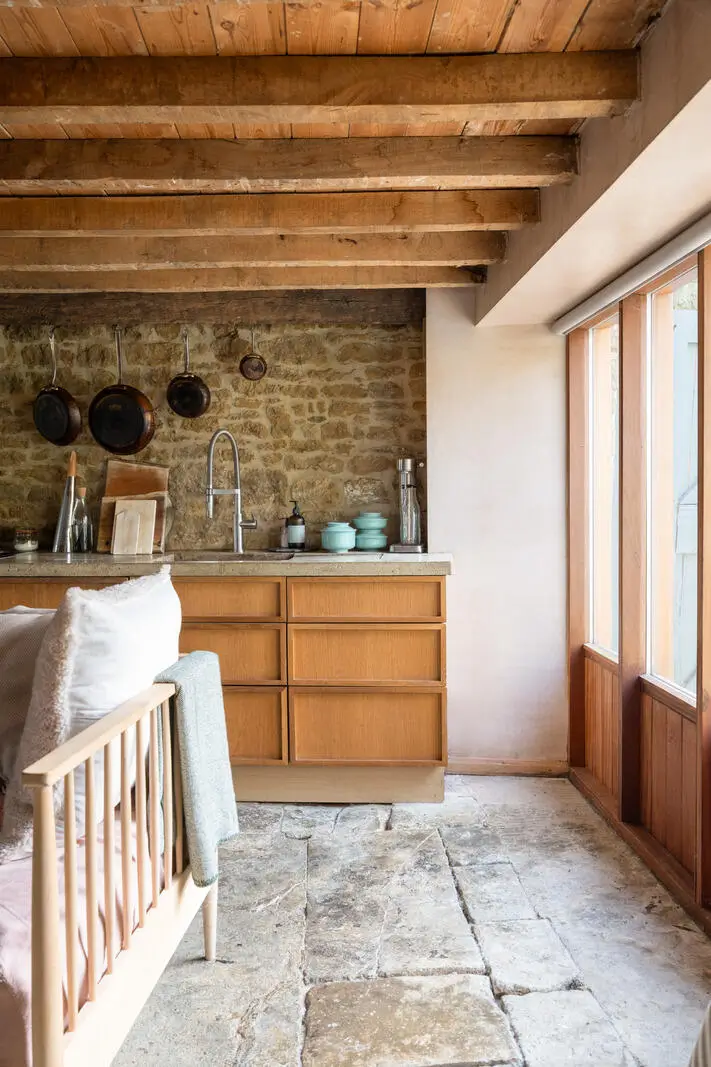 Pink Plaster Walls and Original Elements in a Renovated 18th-Century Thatched Cottage 11 renovated-18th-century-cottage-english-countryside-nordroom