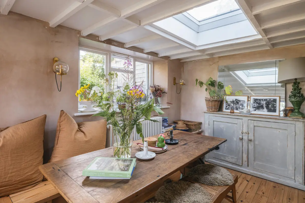 Pink Plaster Walls and Original Elements in a Renovated 18th-Century Thatched Cottage 15 renovated-18th-century-cottage-english-countryside-nordroom