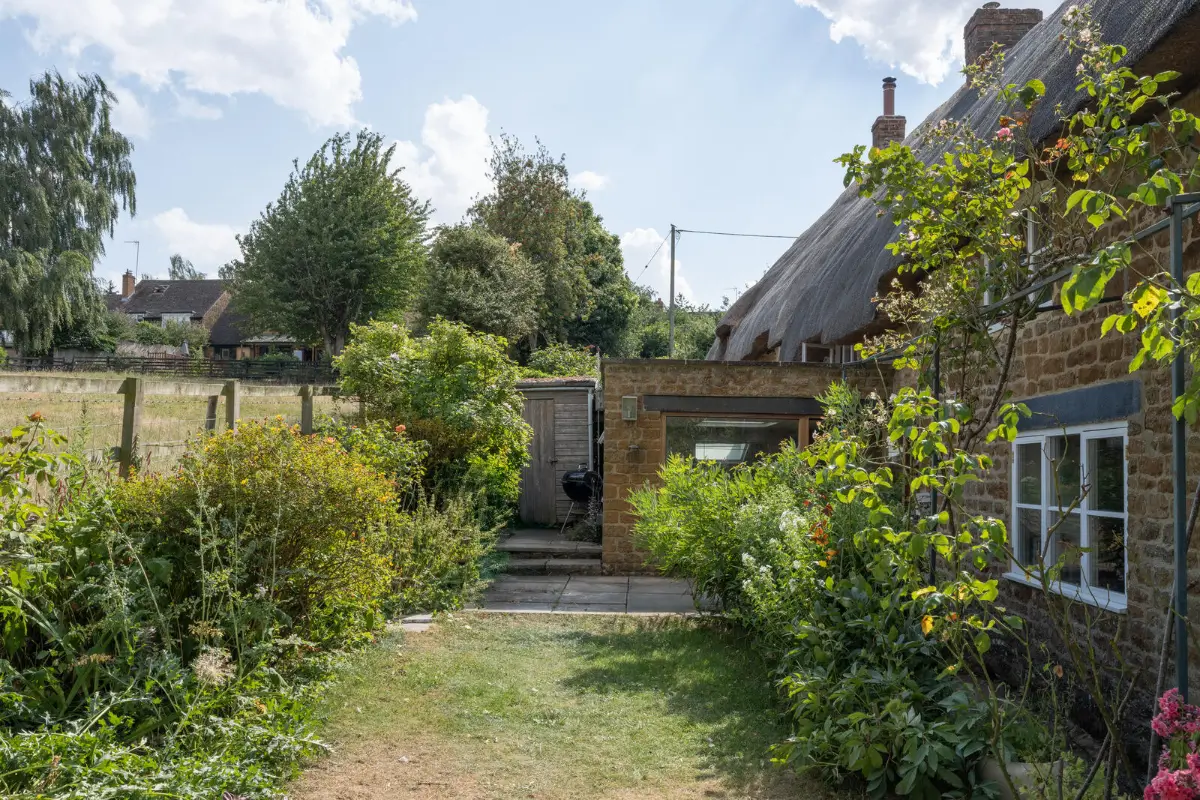 Pink Plaster Walls and Original Elements in a Renovated 18th-Century Thatched Cottage 34 renovated-18th-century-cottage-english-countryside-nordroom