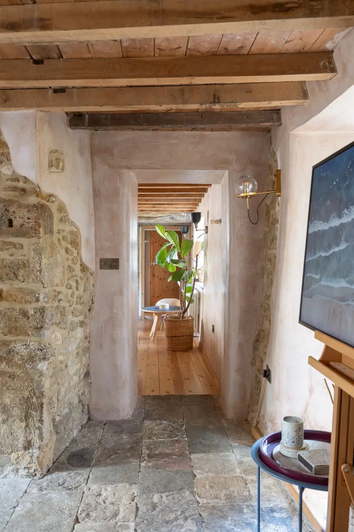 Pink Plaster Walls and Original Elements in a Renovated 18th-Century Thatched Cottage 20 renovated-18th-century-cottage-english-countryside-nordroom