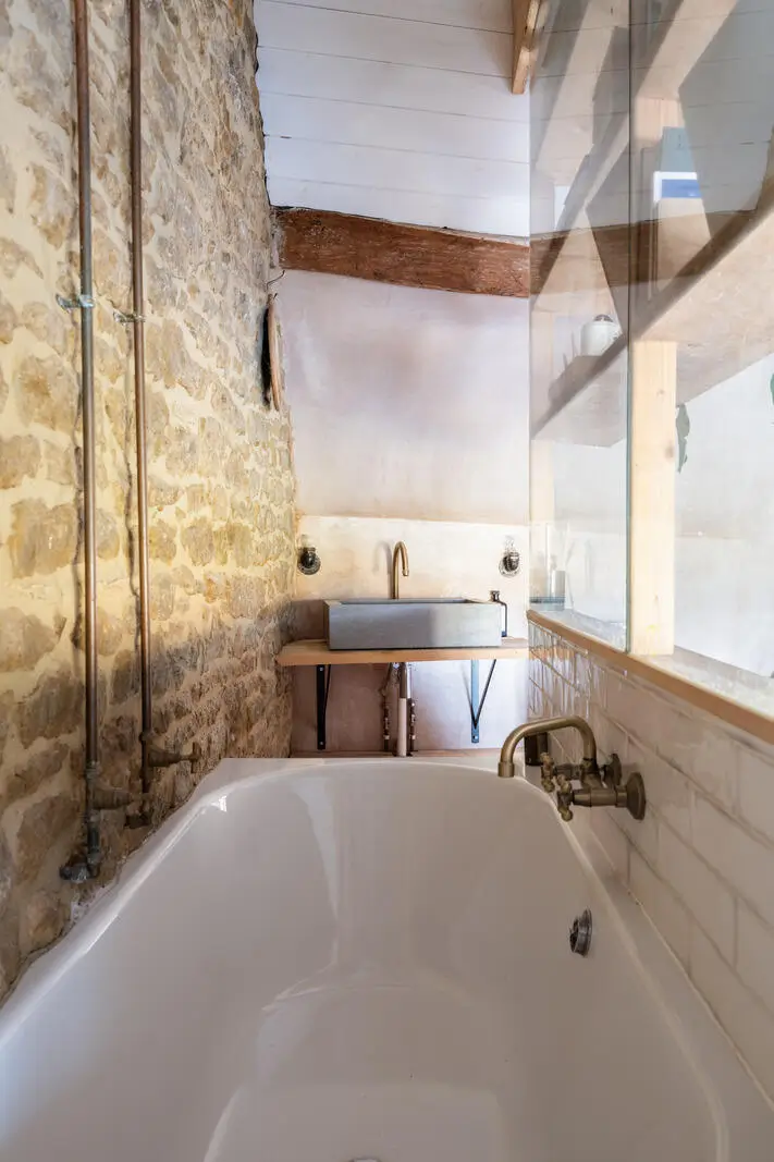 Pink Plaster Walls and Original Elements in a Renovated 18th-Century Thatched Cottage 27 renovated-18th-century-cottage-english-countryside-nordroom
