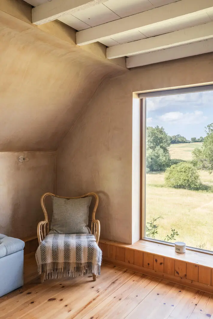 Pink Plaster Walls and Original Elements in a Renovated 18th-Century Thatched Cottage 31 renovated-18th-century-cottage-english-countryside-nordroom