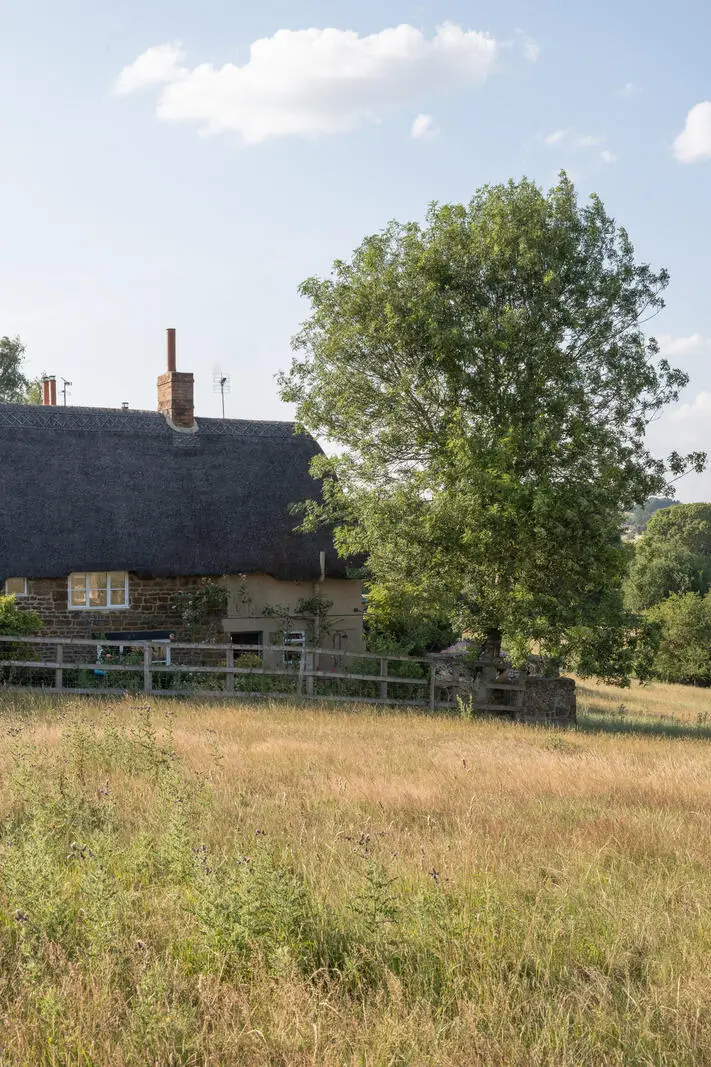 Pink Plaster Walls and Original Elements in a Renovated 18th-Century Thatched Cottage 36 renovated-18th-century-cottage-english-countryside-nordroom