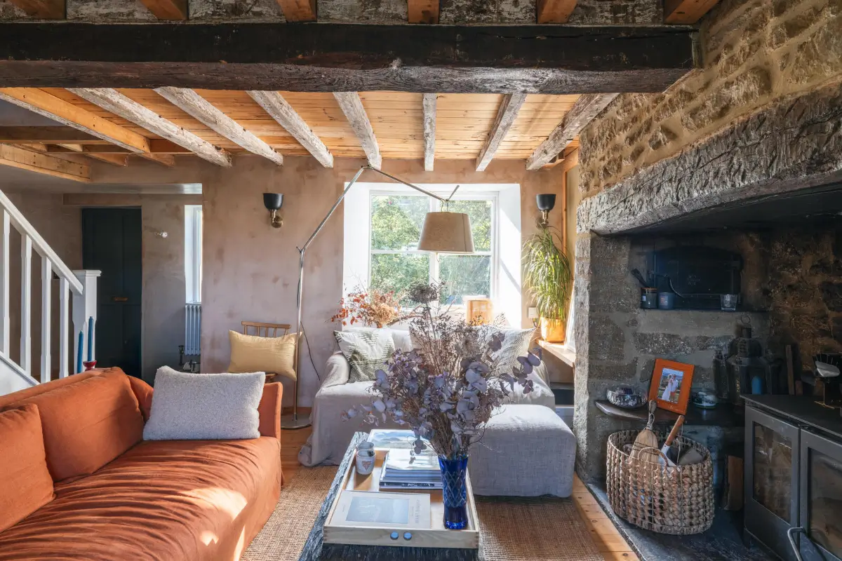 Pink Plaster Walls and Original Elements in a Renovated 18th-Century Thatched Cottage 4 renovated-18th-century-cottage-english-countryside-nordroom