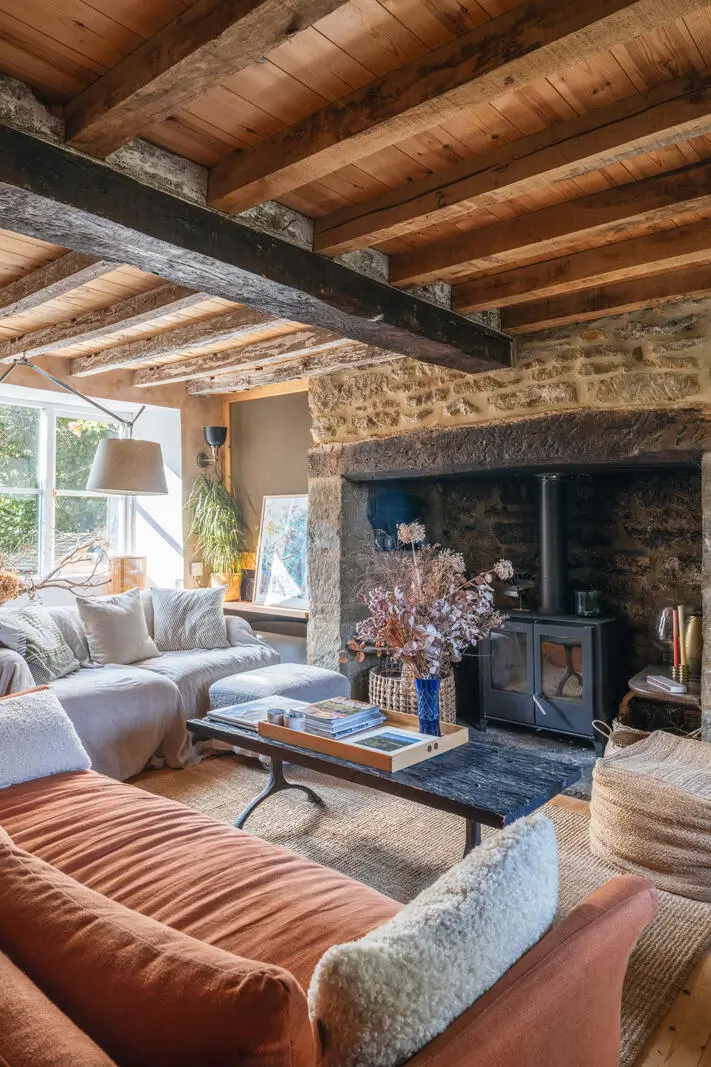 Pink Plaster Walls and Original Elements in a Renovated 18th-Century Thatched Cottage 6 renovated-18th-century-cottage-english-countryside-nordroom