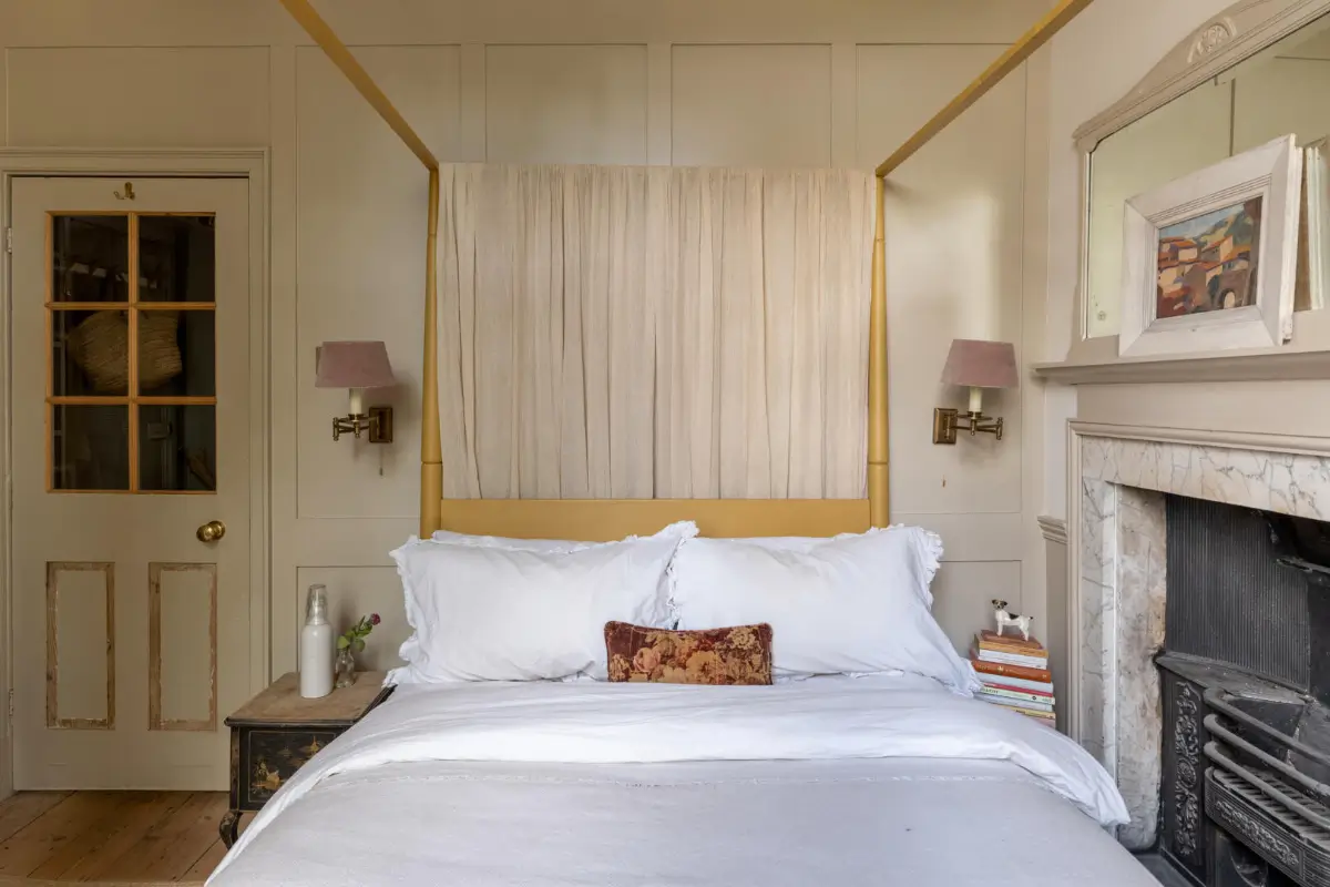Period Features and Warm Interiors in a Georgian Apartment Overlooking Clapton Common 19 restored-features-small-georgian-apartment-london-nordroom