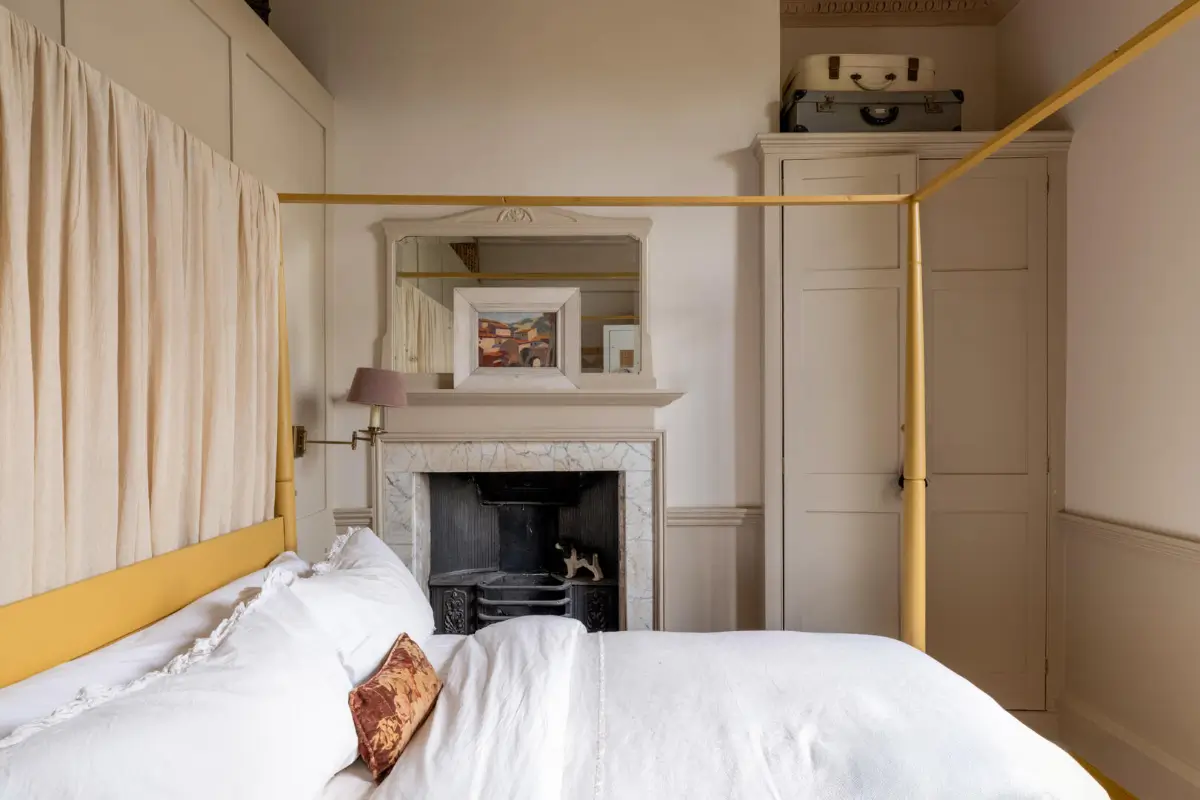 Period Features and Warm Interiors in a Georgian Apartment Overlooking Clapton Common 15 restored-features-small-georgian-apartment-london-nordroom