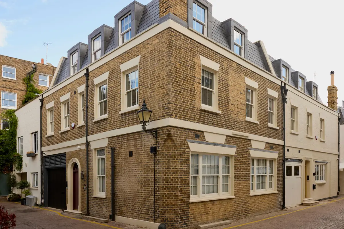 A Rich Color Palette and Reclaimed Materials in a South Kensington Mews House 36 rich-color-palette-renovated-mews-house-south-kensington-london-nordroom