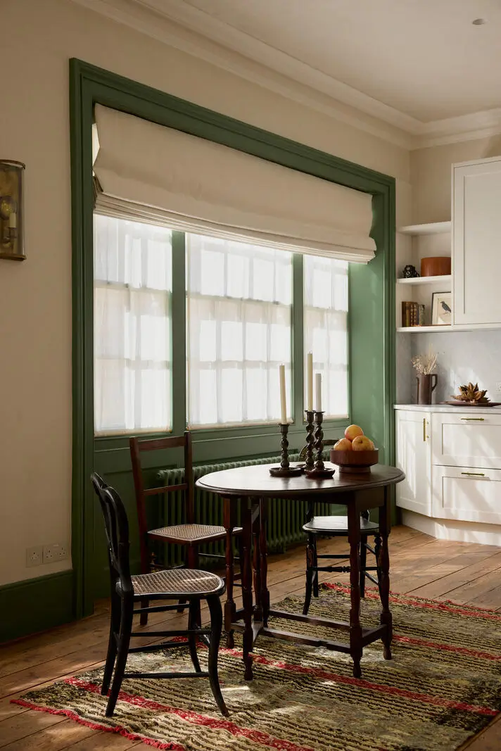 A Rich Color Palette and Reclaimed Materials in a South Kensington Mews House 2 rich-color-palette-renovated-mews-house-south-kensington-london-nordroom