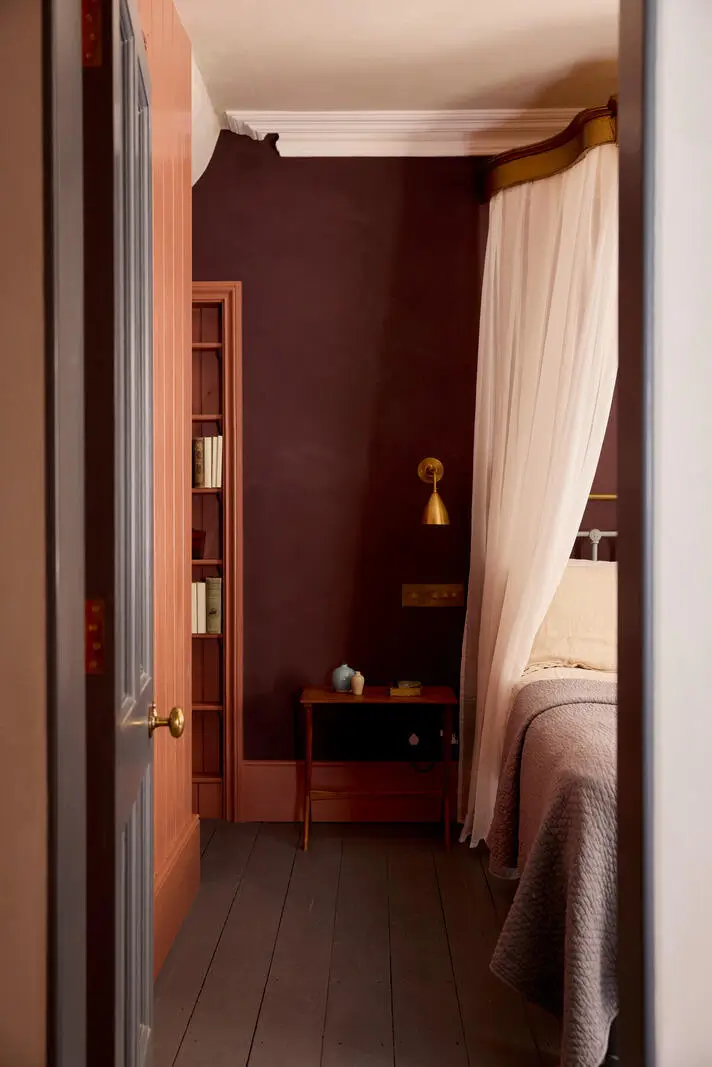 A Rich Color Palette and Reclaimed Materials in a South Kensington Mews House 15 rich-color-palette-renovated-mews-house-south-kensington-london-nordroom