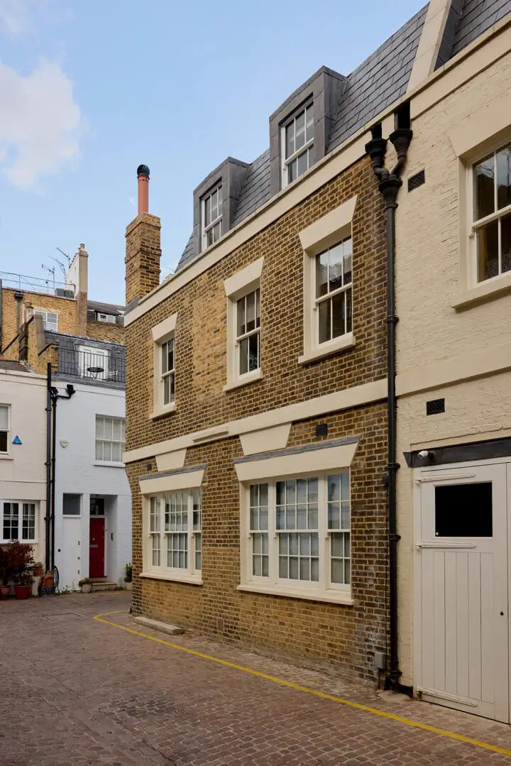 A Rich Color Palette and Reclaimed Materials in a South Kensington Mews House 33 rich-color-palette-renovated-mews-house-south-kensington-london-nordroom