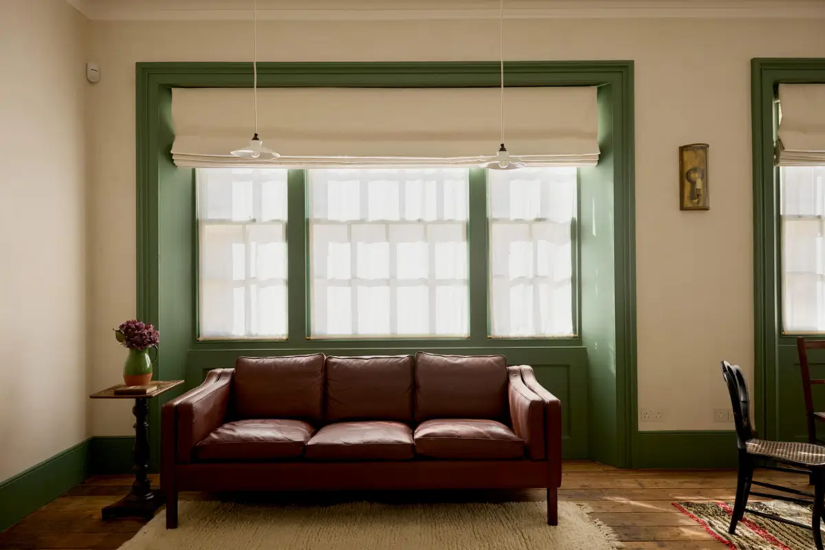 A Rich Color Palette and Reclaimed Materials in a South Kensington Mews House 4 rich-color-palette-renovated-mews-house-south-kensington-london-nordroom