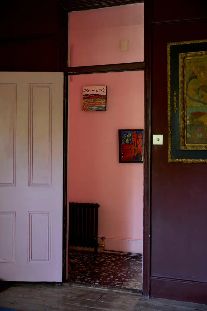Stripped Floorboards, Terrazzo, and Bold Colors in a Victorian London Apartment 5 rich-color-palette-victorian-apartment-london-nordroom