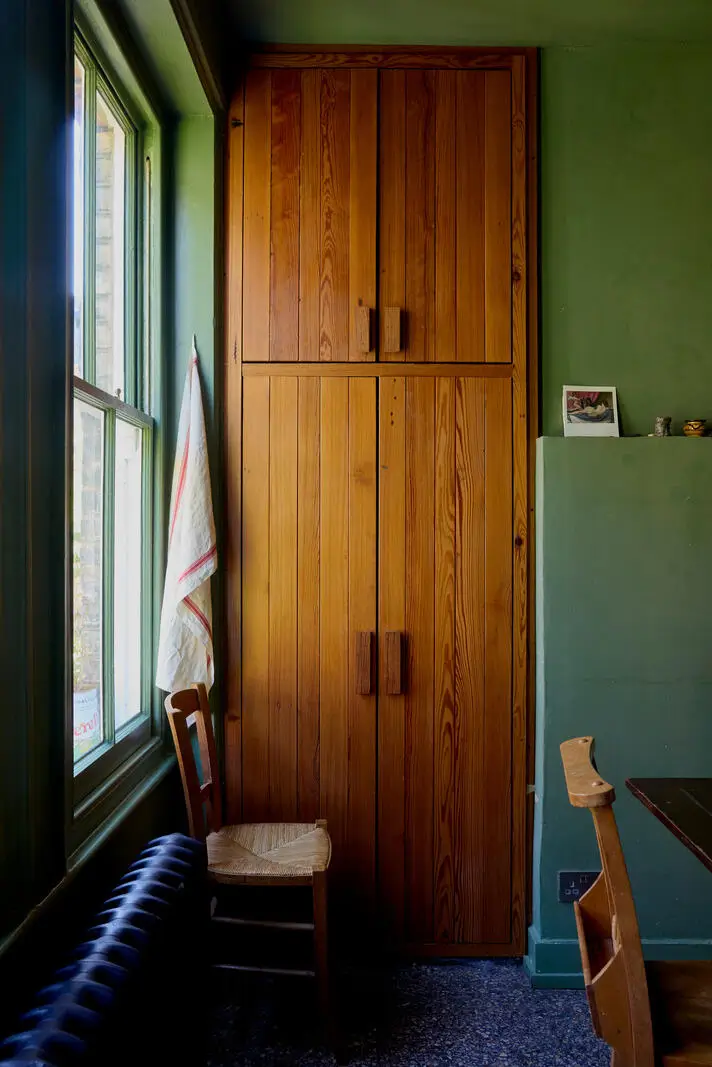 Stripped Floorboards, Terrazzo, and Bold Colors in a Victorian London Apartment 11 rich-color-palette-victorian-apartment-london-nordroom
