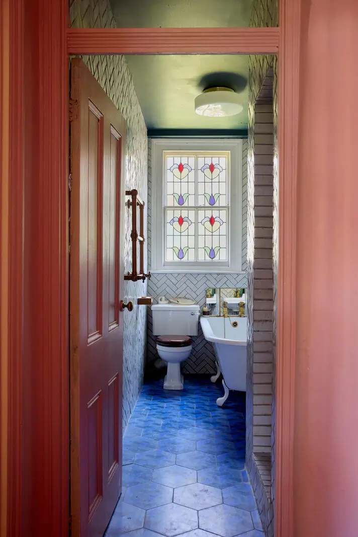 Stripped Floorboards, Terrazzo, and Bold Colors in a Victorian London Apartment 18 rich-color-palette-victorian-apartment-london-nordroom