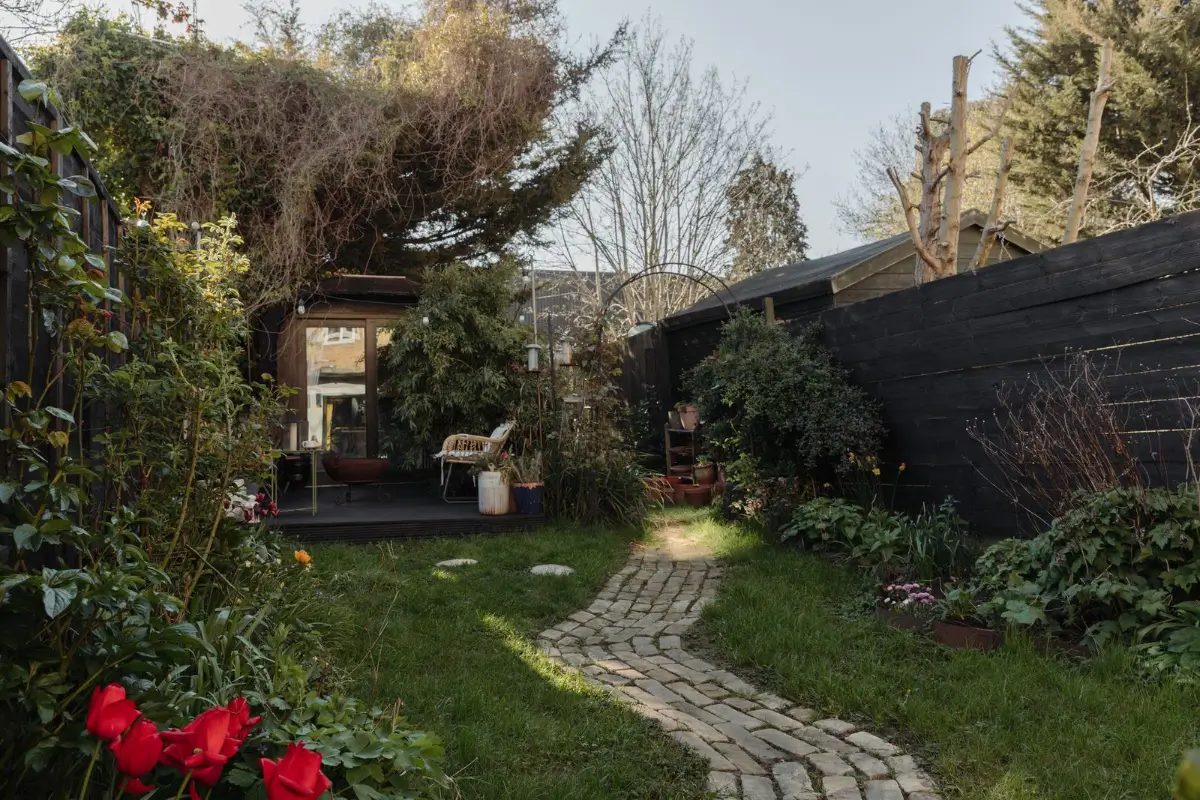 Reclaimed Materials in a Small Victorian Garden Apartment 13 small-london-garden-apartment-nordroom