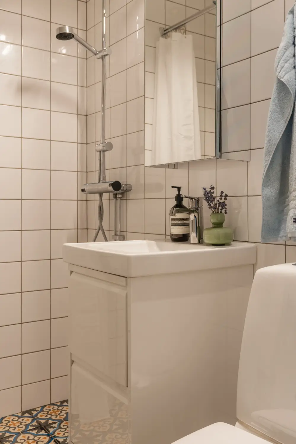 A Soft Palette with Red Accents in a Stockholm Apartment 18 soft-color-palette-red-accents-stockholm-apartment-nordroom