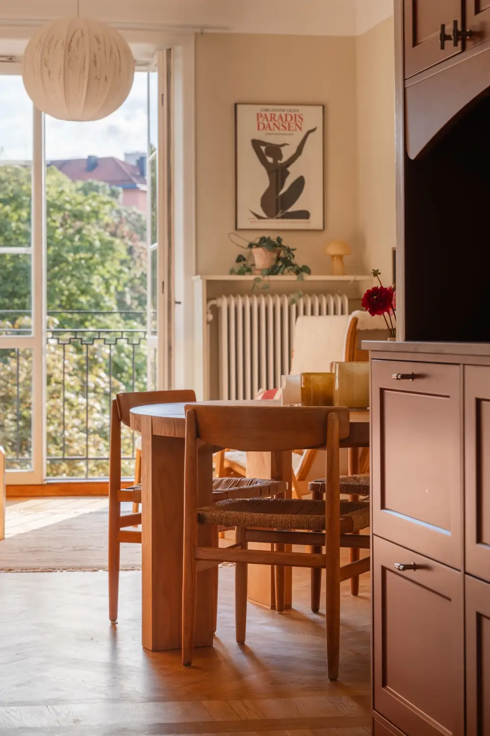 A Soft Palette with Red Accents in a Stockholm Apartment 6 soft-color-palette-red-accents-stockholm-apartment-nordroom