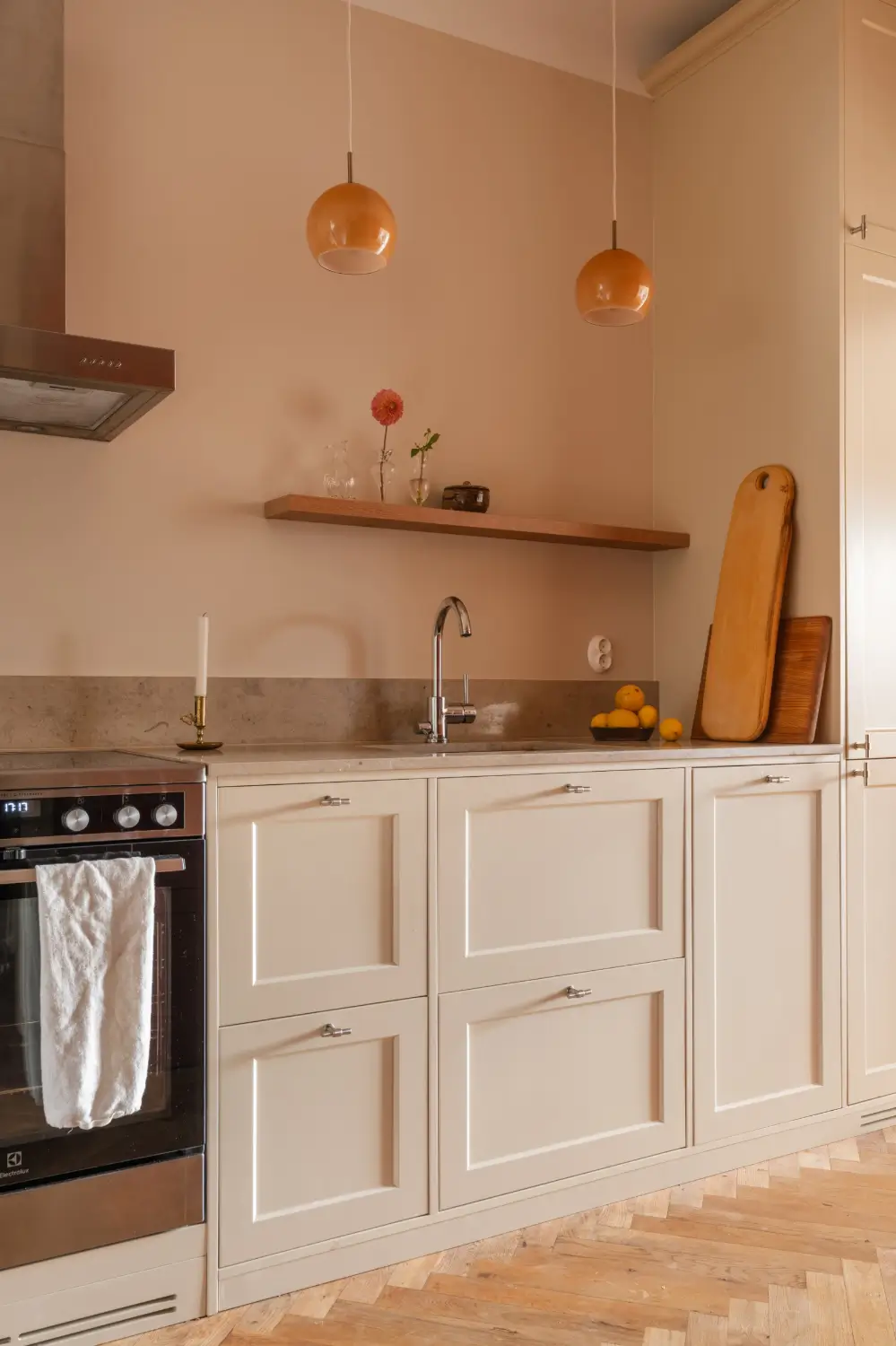 A Soft Palette with Red Accents in a Stockholm Apartment 9 soft-color-palette-red-accents-stockholm-apartment-nordroom