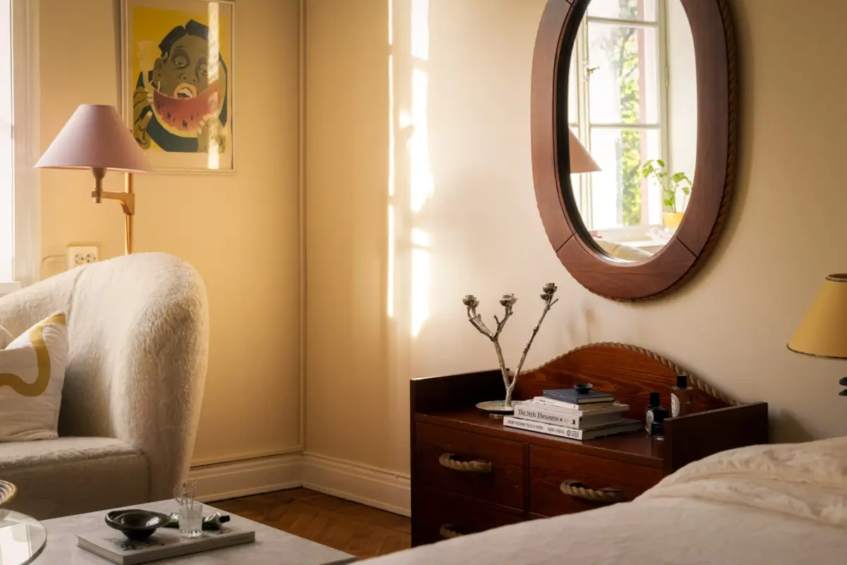 A 1920s Studio Apartment with Original Details and a Tiny Pink Kitchen 4 stockholm-studio-apartment-tiny-pink-kitchen-nordroom