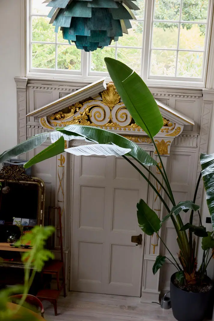 A Former Artist's Studio in London is Transformed into a Unique, Eclectic Apartment 30 unique-loft-style-apartment-former-artist-studio-london-nordroom