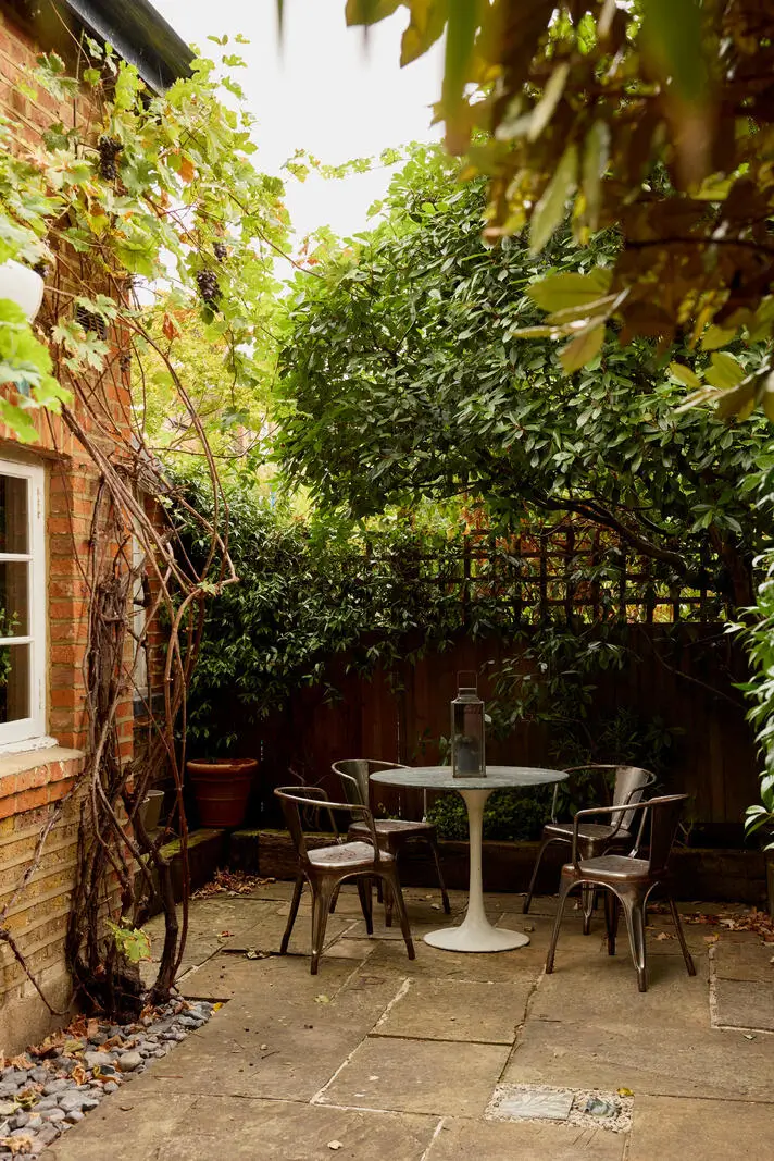 A Former Artist's Studio in London is Transformed into a Unique, Eclectic Apartment 16 unique-loft-style-apartment-former-artist-studio-london-nordroom