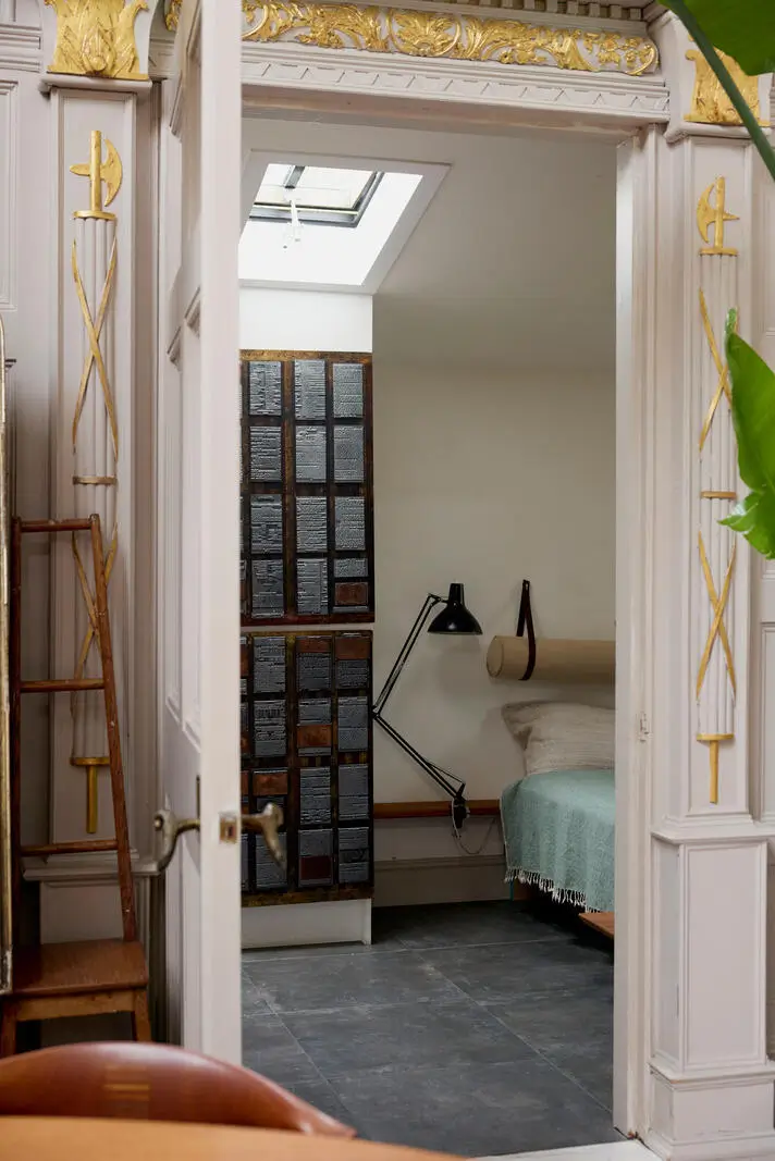 A Former Artist's Studio in London is Transformed into a Unique, Eclectic Apartment 17 unique-loft-style-apartment-former-artist-studio-london-nordroom