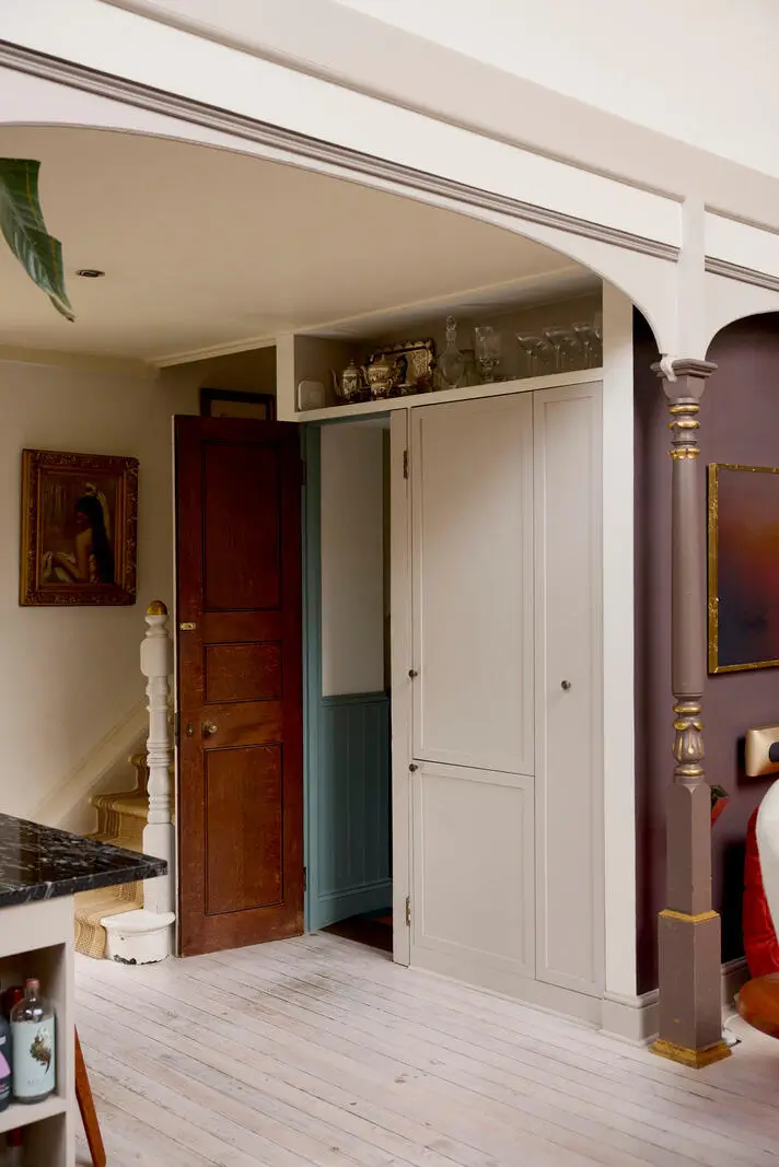 A Former Artist's Studio in London is Transformed into a Unique, Eclectic Apartment 20 unique-loft-style-apartment-former-artist-studio-london-nordroom