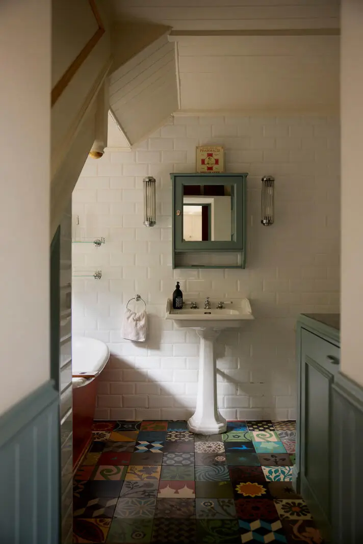 A Former Artist's Studio in London is Transformed into a Unique, Eclectic Apartment 21 unique-loft-style-apartment-former-artist-studio-london-nordroom
