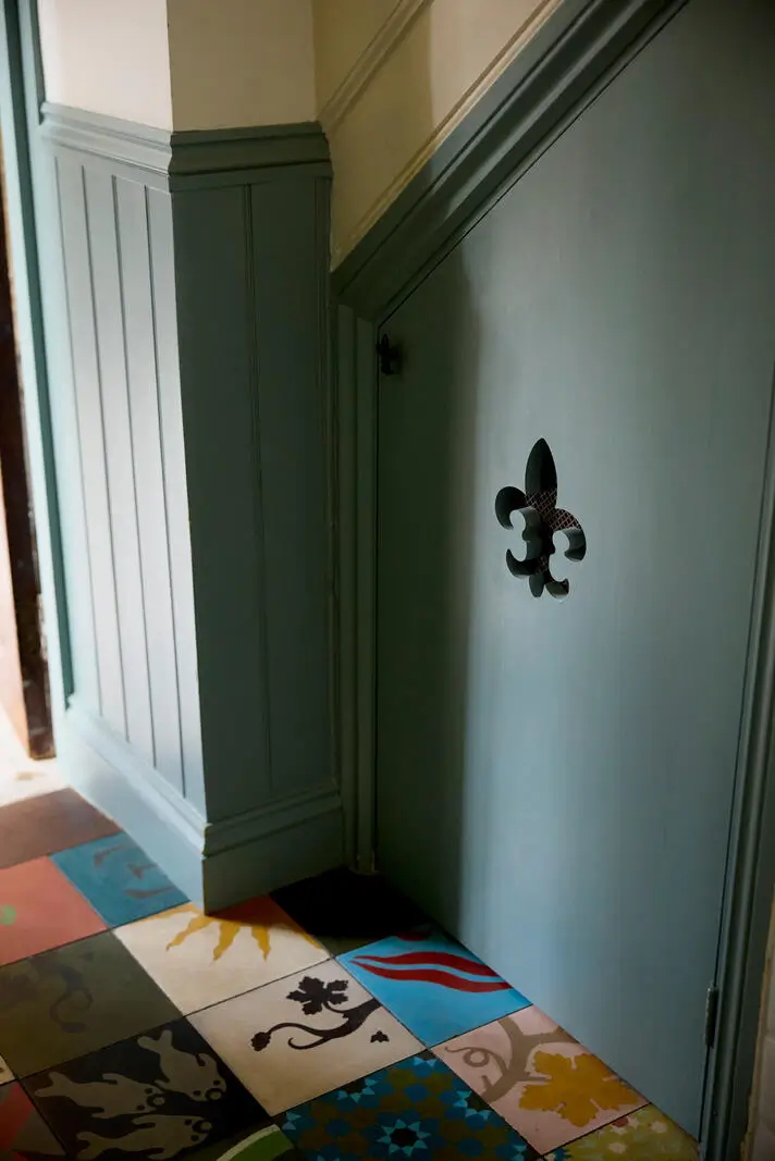 A Former Artist's Studio in London is Transformed into a Unique, Eclectic Apartment 23 unique-loft-style-apartment-former-artist-studio-london-nordroom