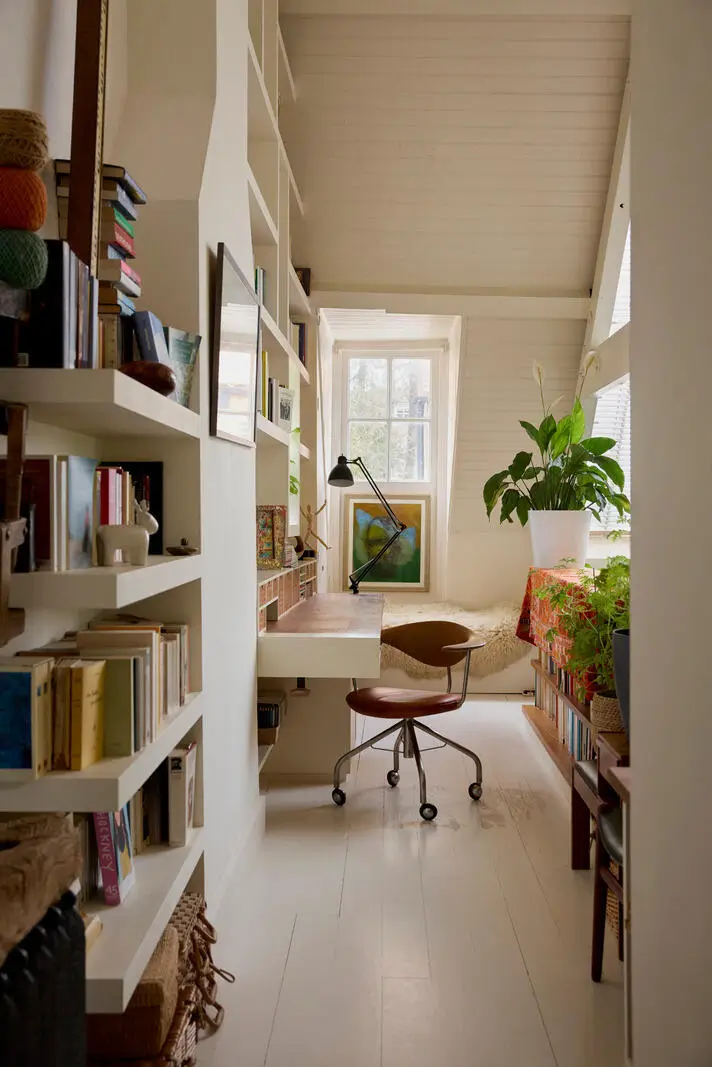 A Former Artist's Studio in London is Transformed into a Unique, Eclectic Apartment 25 unique-loft-style-apartment-former-artist-studio-london-nordroom