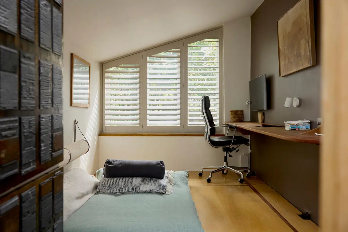 A Former Artist's Studio in London is Transformed into a Unique, Eclectic Apartment 18 unique-loft-style-apartment-former-artist-studio-london-nordroom