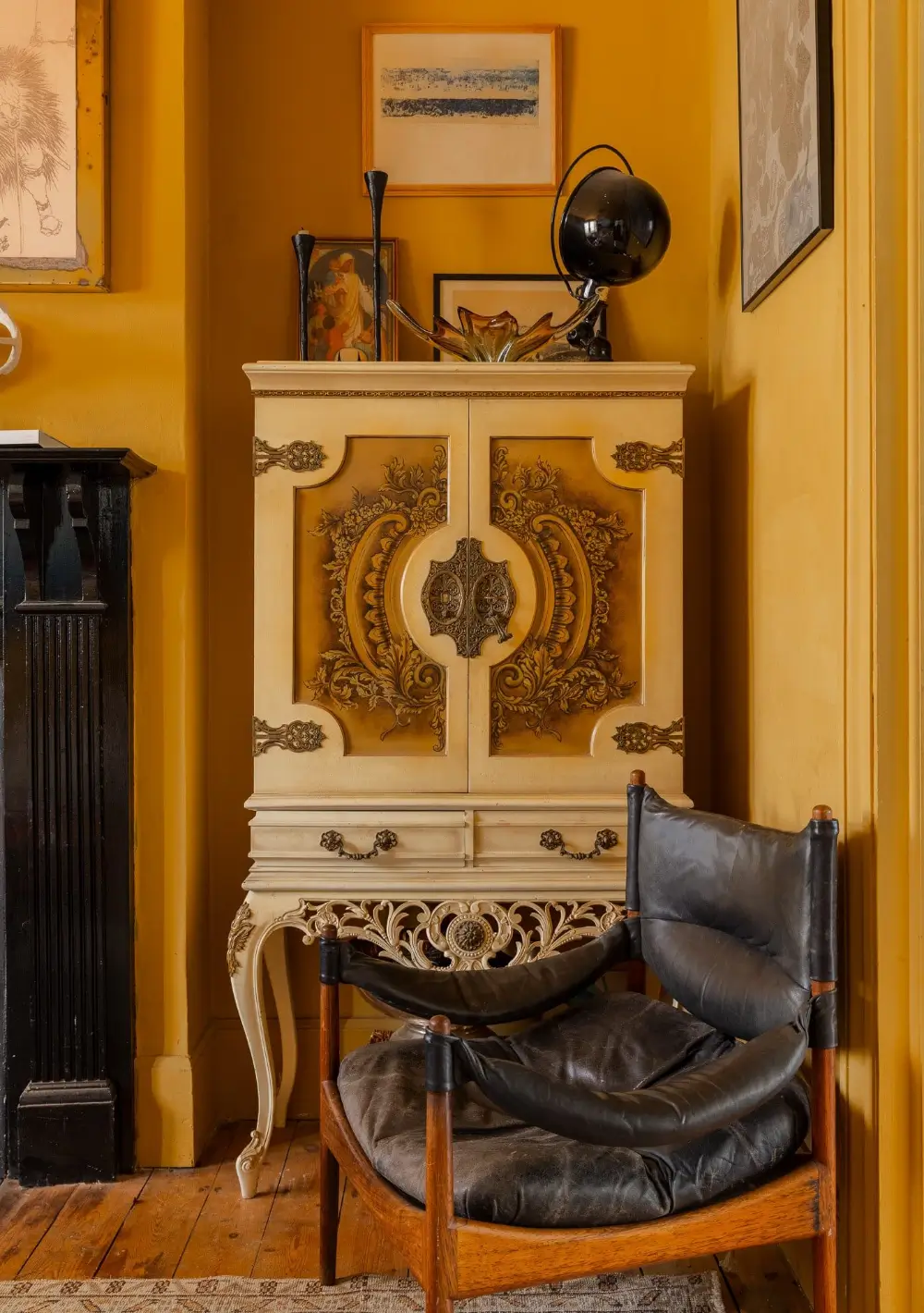 Layered Interiors with Hand-Painted Murals in a London Family Home 11 unique-warm-layered-interiors-edwardian-house-london