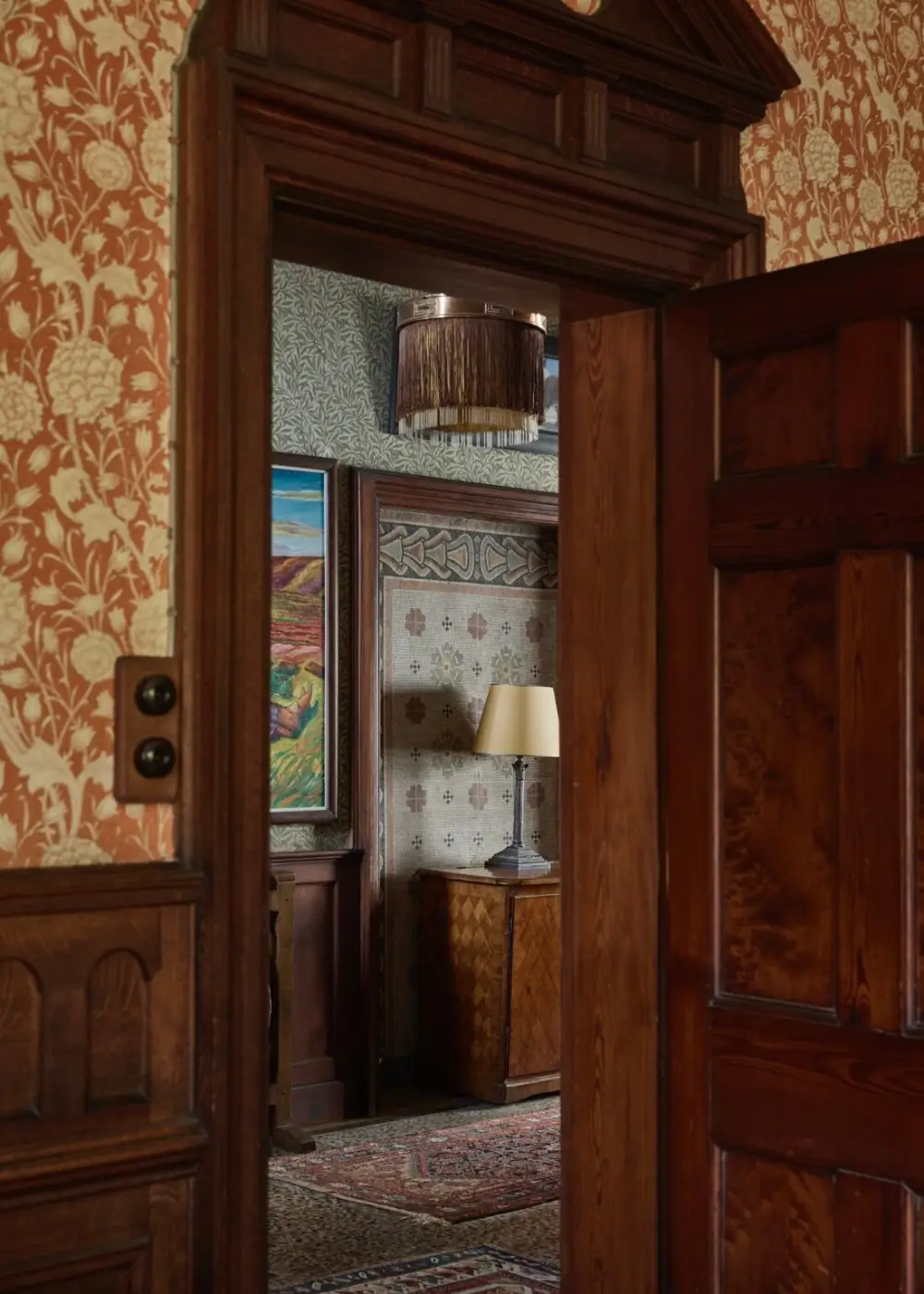 An Exceptionally Well-Preserved Arts and Crafts House Overlooking the English Channel 7 well-preserved-queen-anne-revival-style-country-house-hastings-arts-and-crafts-interiors-nordroom