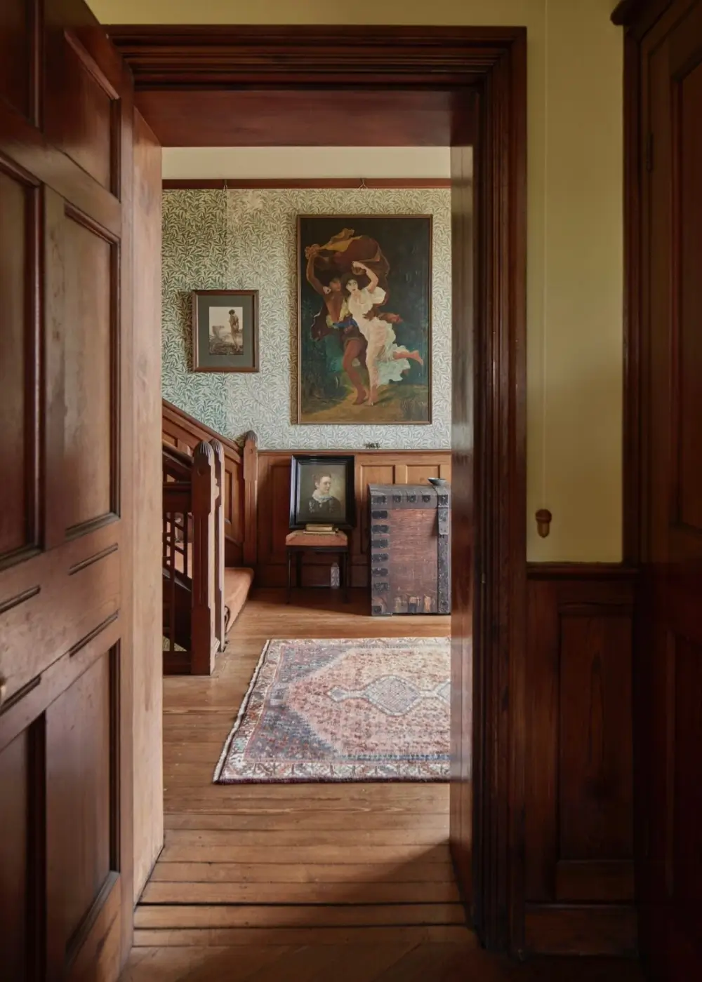 An Exceptionally Well-Preserved Arts and Crafts House Overlooking the English Channel 14 well-preserved-queen-anne-revival-style-country-house-hastings-arts-and-crafts-interiors-nordroom