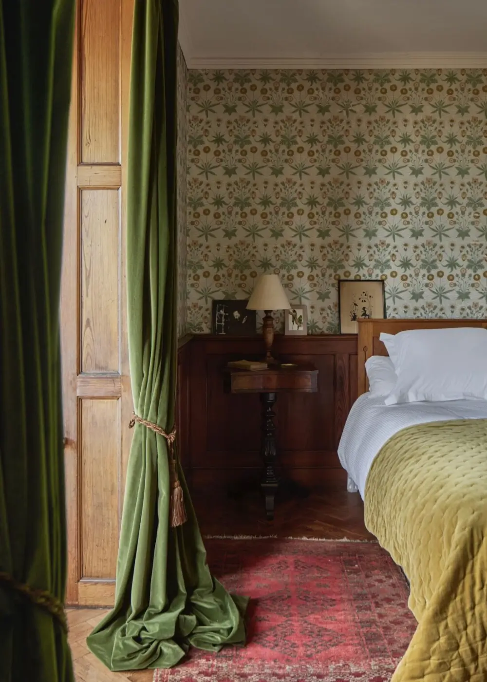 An Exceptionally Well-Preserved Arts and Crafts House Overlooking the English Channel 20 well-preserved-queen-anne-revival-style-country-house-hastings-arts-and-crafts-interiors-nordroom