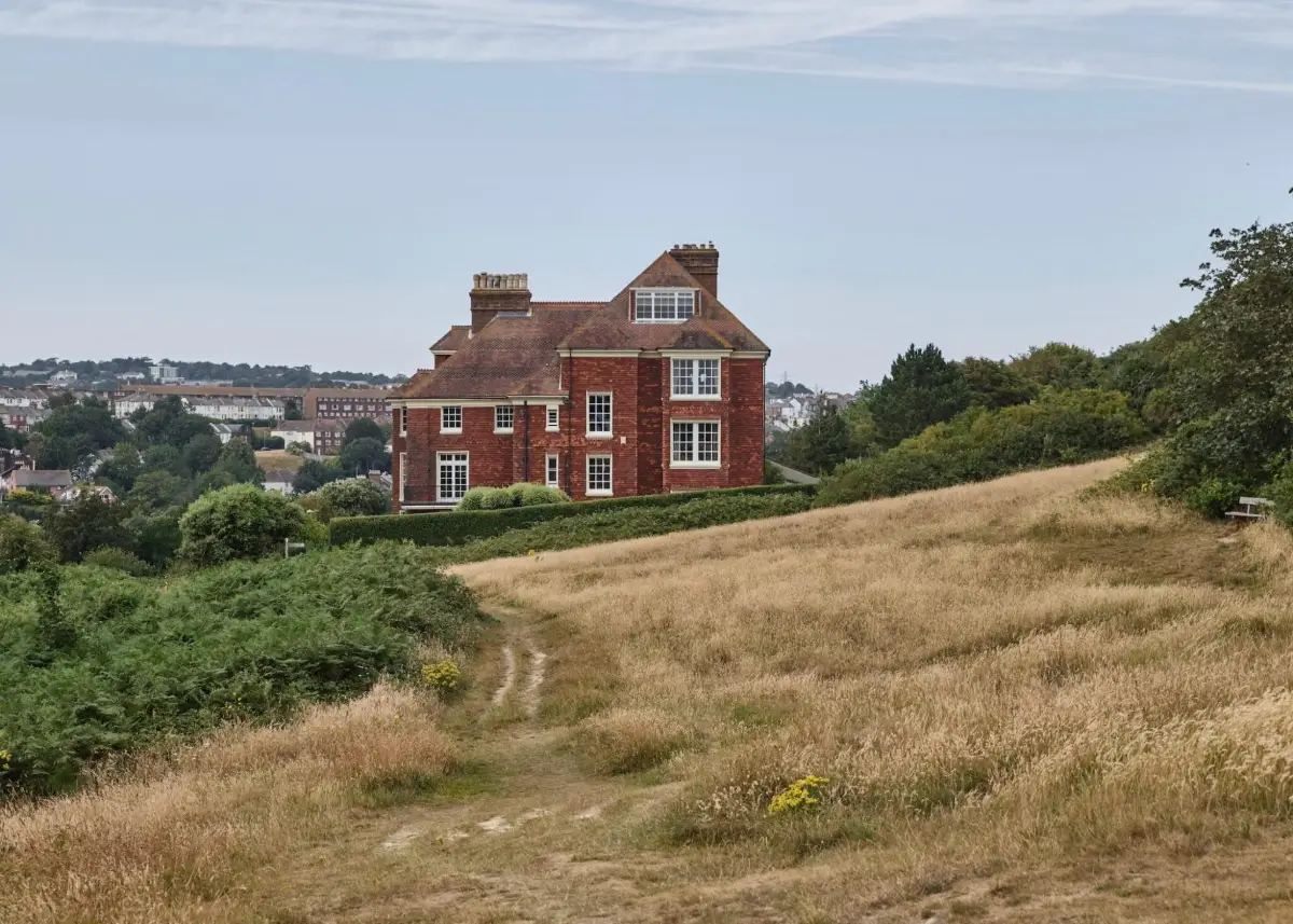 An Exceptionally Well-Preserved Arts and Crafts House Overlooking the English Channel 35 well-preserved-queen-anne-revival-style-country-house-hastings-arts-and-crafts-interiors-nordroom