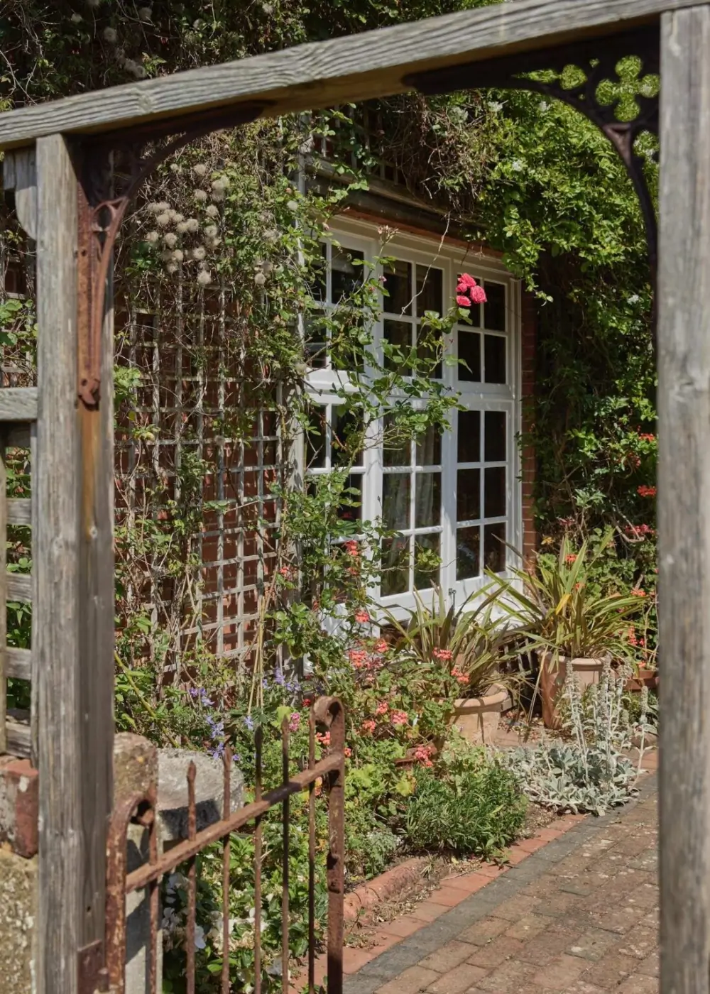 An Exceptionally Well-Preserved Arts and Crafts House Overlooking the English Channel 28 well-preserved-queen-anne-revival-style-country-house-hastings-arts-and-crafts-interiors-nordroom