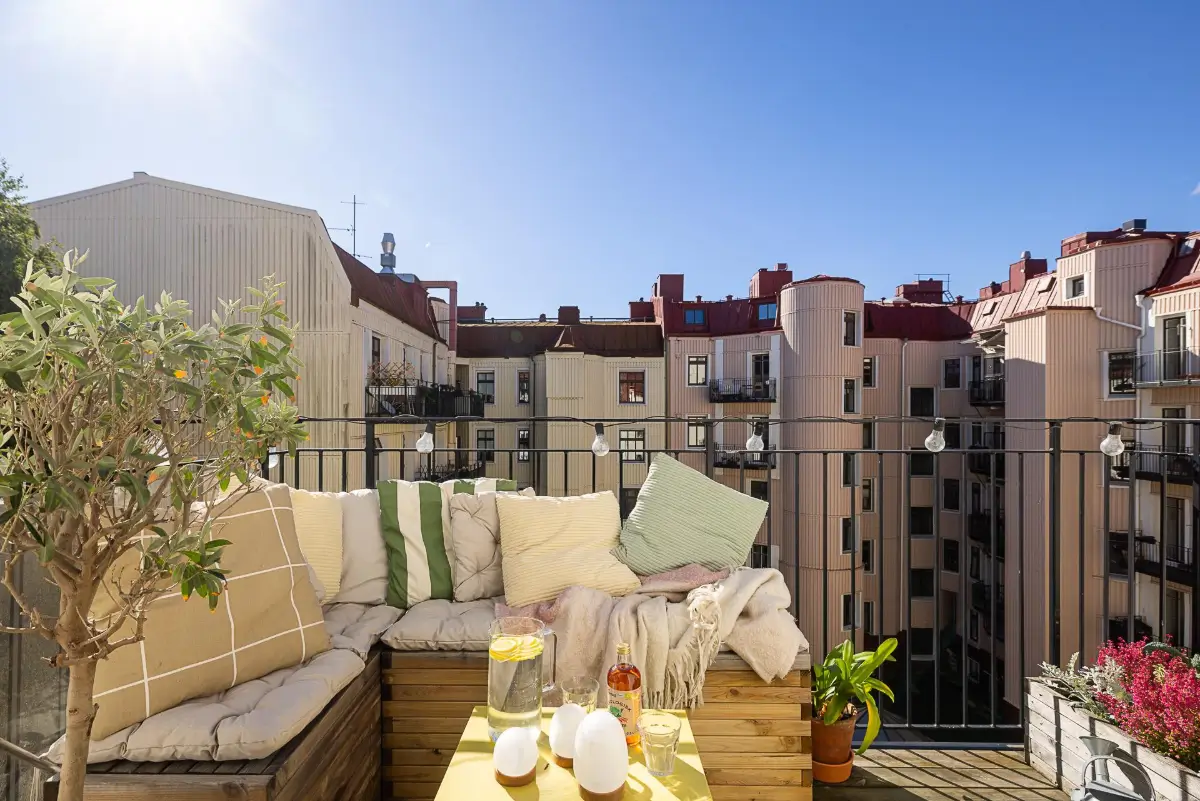 Original Features in a Colorful Midcentury Apartment in Sweden 27 yellow-kitchen-original-features-1940s-apartment-nordroom