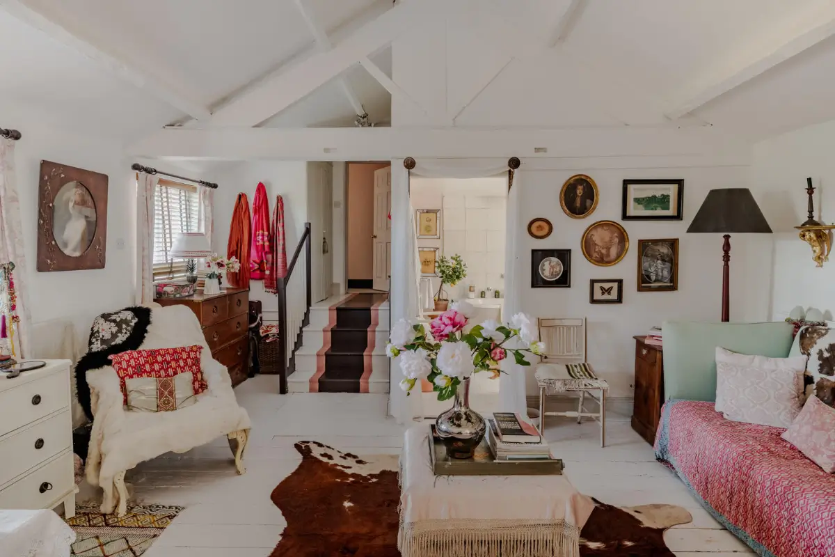 Cozy Pastel-Colored Interiors in a Georgian English Farmhouse 18 19th-century-georgian-farmhouse-wiltshire-cozy-interiors-nordroom