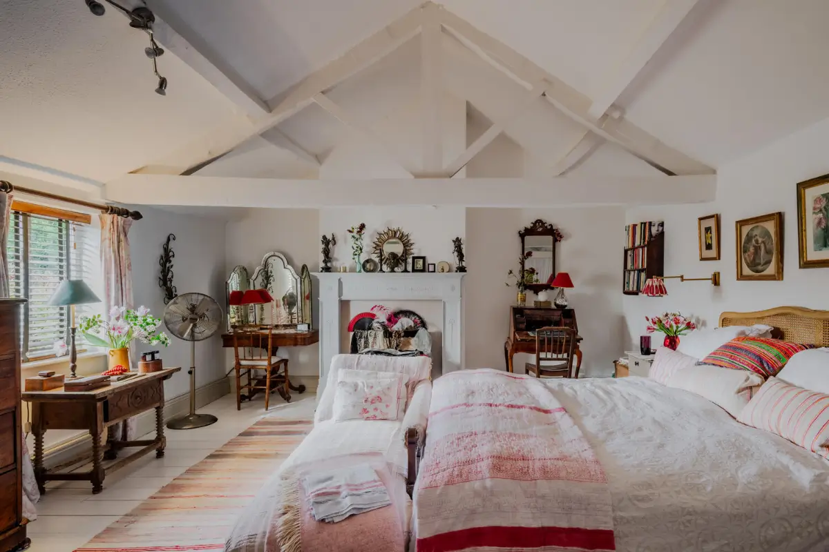 Cozy Pastel-Colored Interiors in a Georgian English Farmhouse 20 19th-century-georgian-farmhouse-wiltshire-cozy-interiors-nordroom